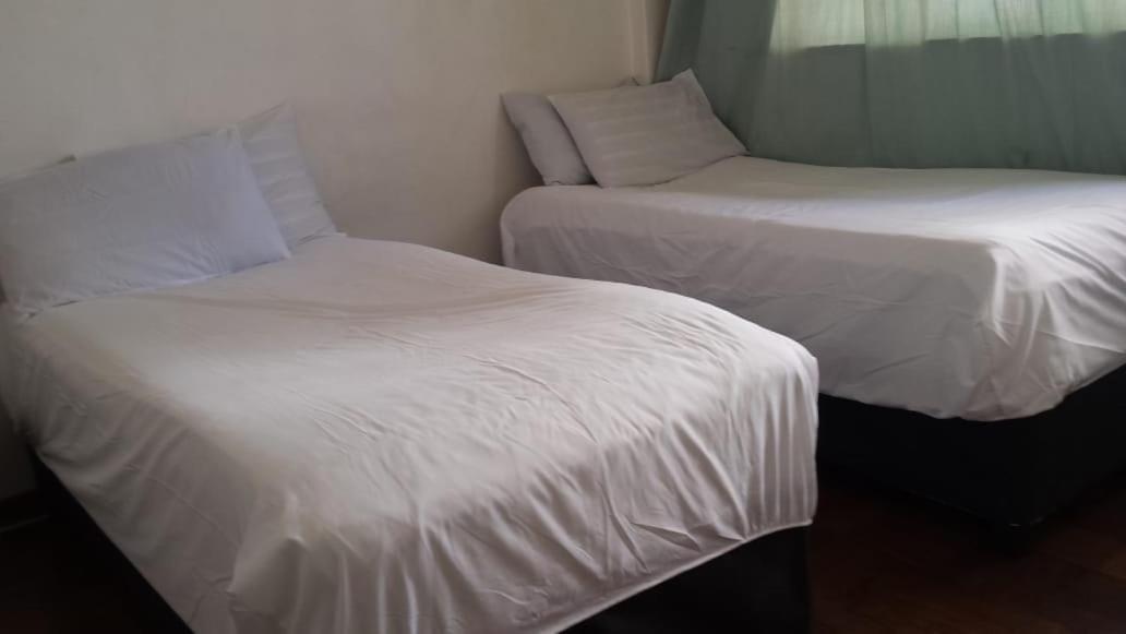 Rosebank Accommodation Йоханнесбург Экстерьер фото